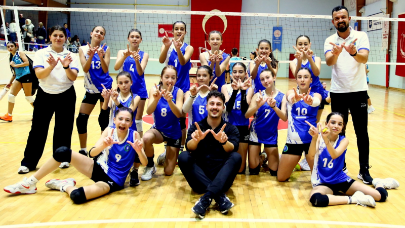 Midi voleybol heyecan zirve yaptı