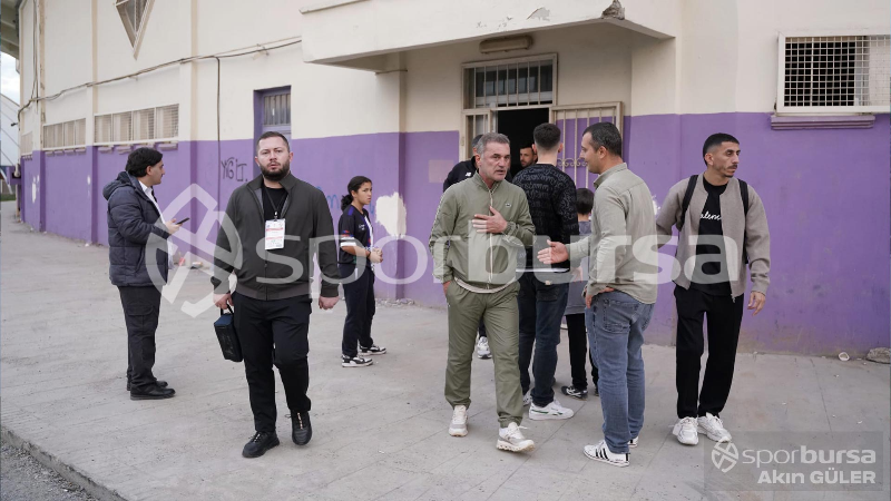 Tahsin Tam'ın ağzını bıçak açmadı!