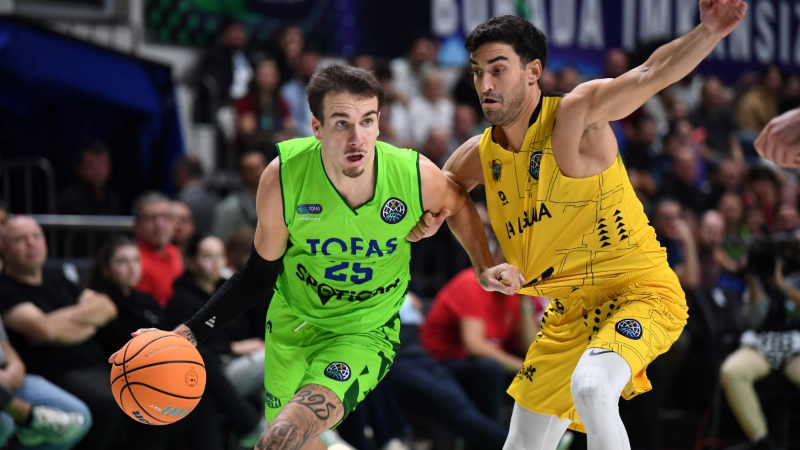 Tofaş, La Laguna Tenerife önünde