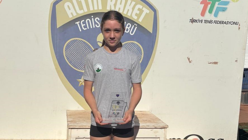 Osmangazi Belediyesporlu Irmak Özdemir şampiyon oldu