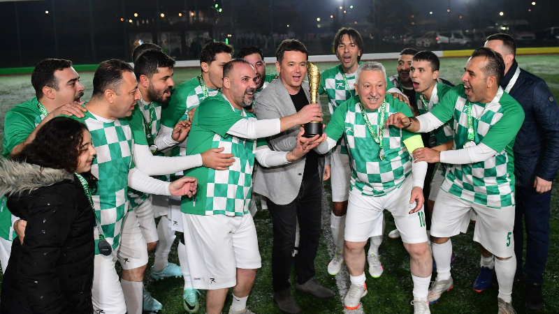 Başkan Erkan Aydın halı sahada döktürdü