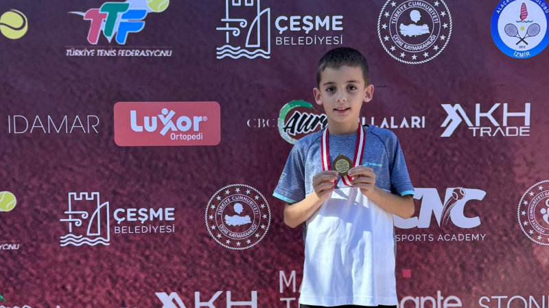 Büyükşehir’in şampiyon tenisçileri