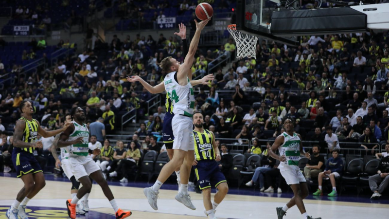 Bursaspor Fener’e son çeyrekte teslim!