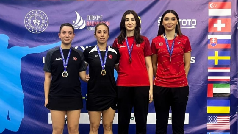 Alkışlar badmintoncu Özge Bayrak’a