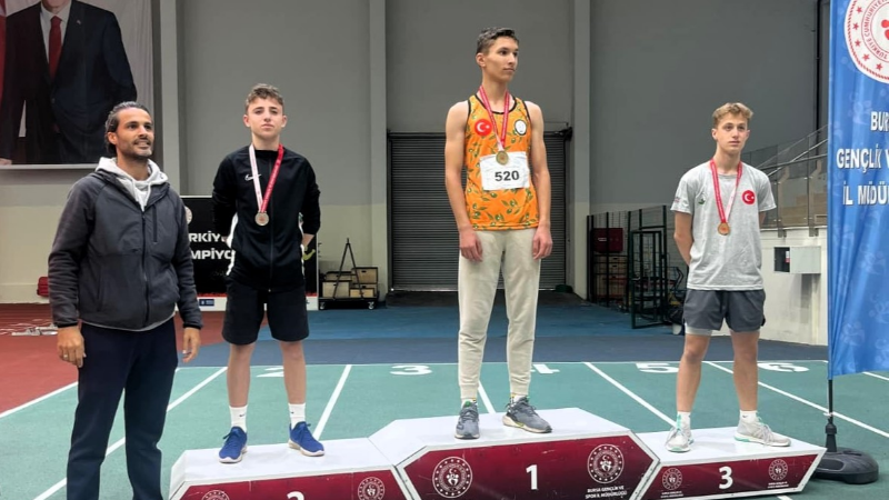 Osmangazili atletler kürsüde