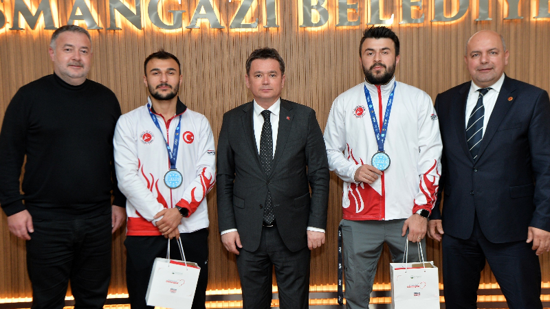 Kickboksçu Şayık Kardeşler Bursa’yı gururlandırdı