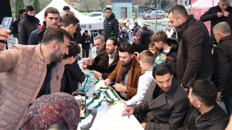 Bursaspor'la taraftarın buluşmasında coşku tavan yaptı