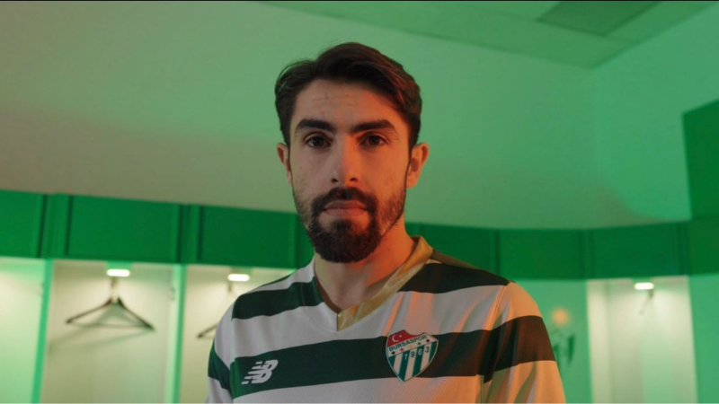 Timsah yeni sağ beki açıkladı