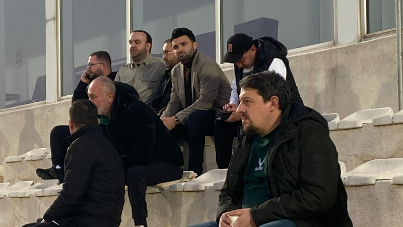 Başkan Çelik kampa geldi, maçı izledi