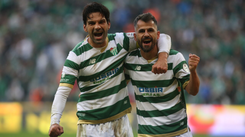 İki şampiyondan kötü haber!