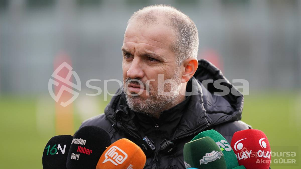 BURSASPOR'UN TEKNİK DİREKTÖR MUSTAFA ER YÖNETİMİNDEKİ İLK ANTRENMANININ FOTOĞRAFLARI