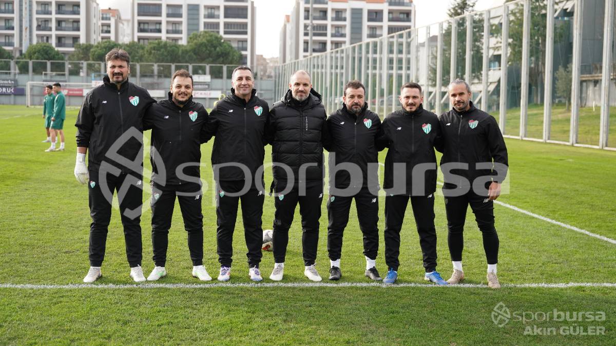 BURSASPOR'UN TEKNİK DİREKTÖR MUSTAFA ER YÖNETİMİNDEKİ İLK ANTRENMANININ FOTOĞRAFLARI