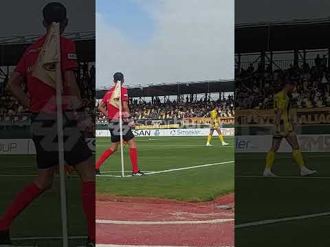 Baran Başyiğit'in şutu az farkla auta gitti! 🐊 #sporbursatr #bursaspor