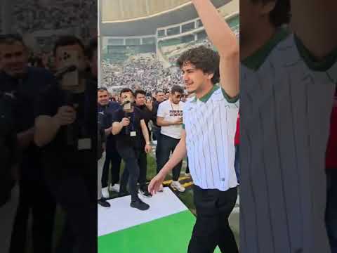 Emir Kayacık tören alanına çıkıyor.. #sporbursatr #bursaspor