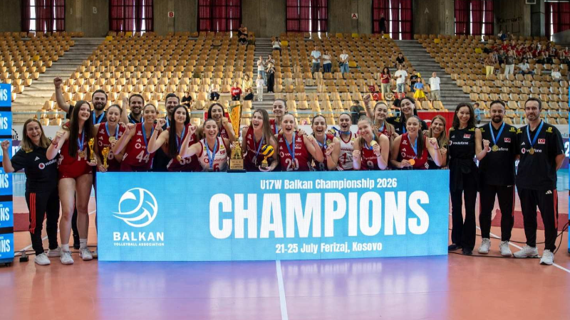 Voleybolda şampiyonluk kupaları üst üste geliyor