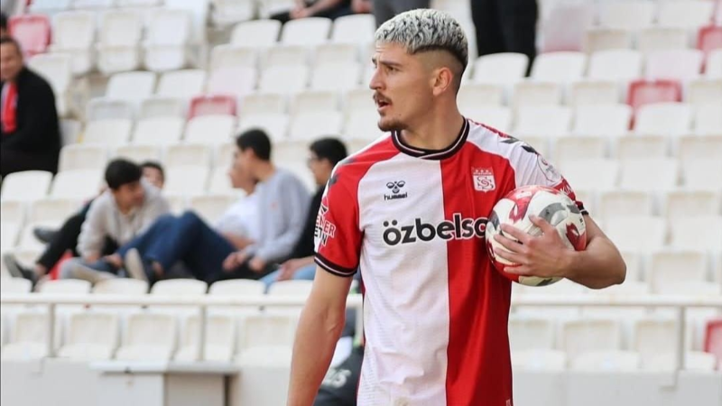 Emirhan Başyiğit resmen Timsah oldu!