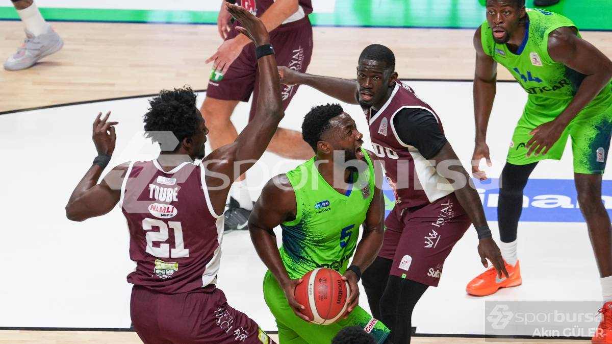 TOFAŞ - PİZZABULLS BORDO BANDIRMA MAÇI FOTOĞRAFLARI