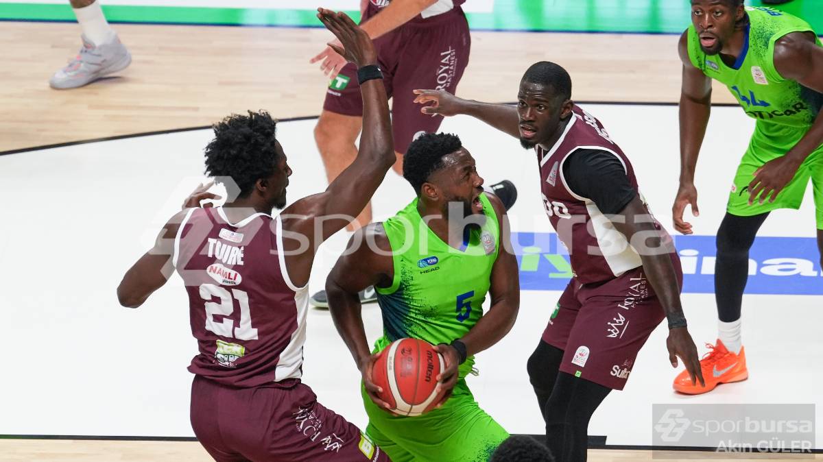 TOFAŞ - PİZZABULLS BORDO BANDIRMA MAÇI FOTOĞRAFLARI