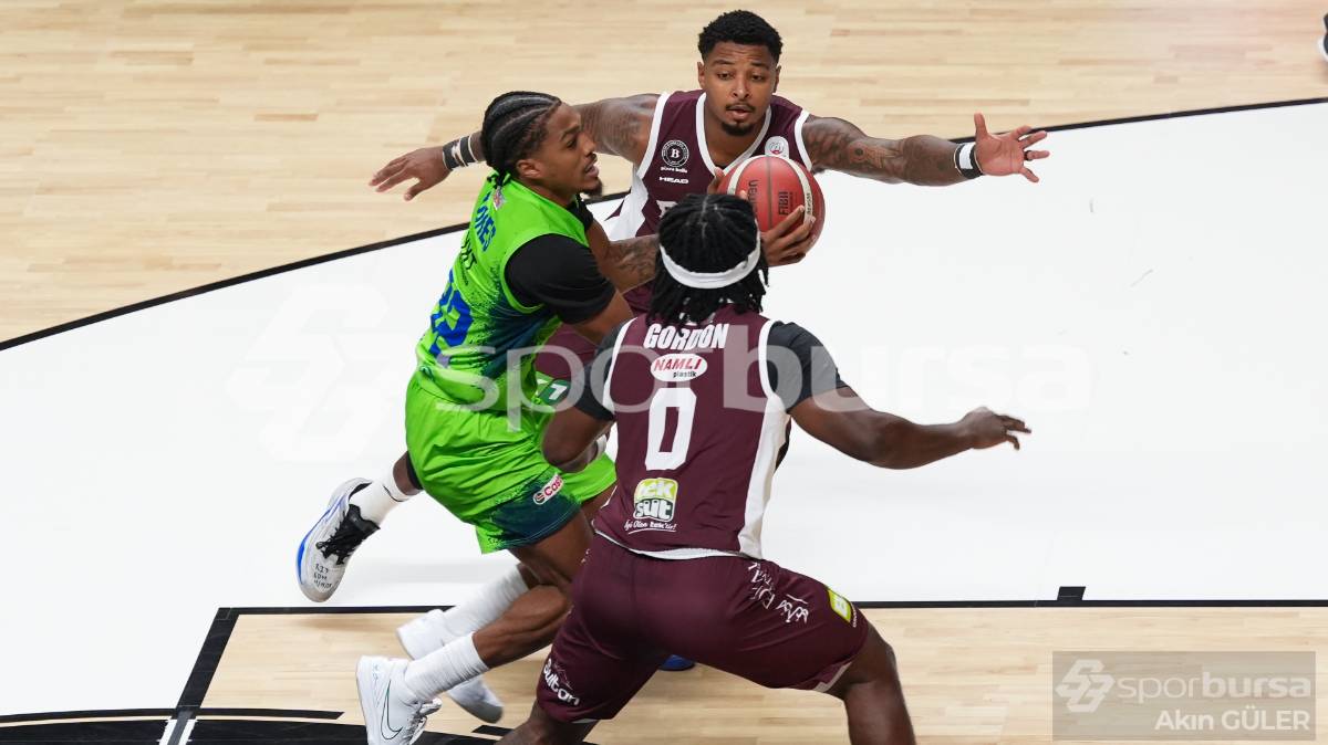 TOFAŞ - PİZZABULLS BORDO BANDIRMA MAÇI FOTOĞRAFLARI
