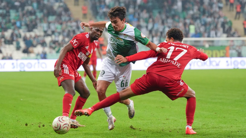 Bursaspor’un haksızlığa uğradığı skandal maçlarda aynı hakem görevdeydi! İşte detaylar…
