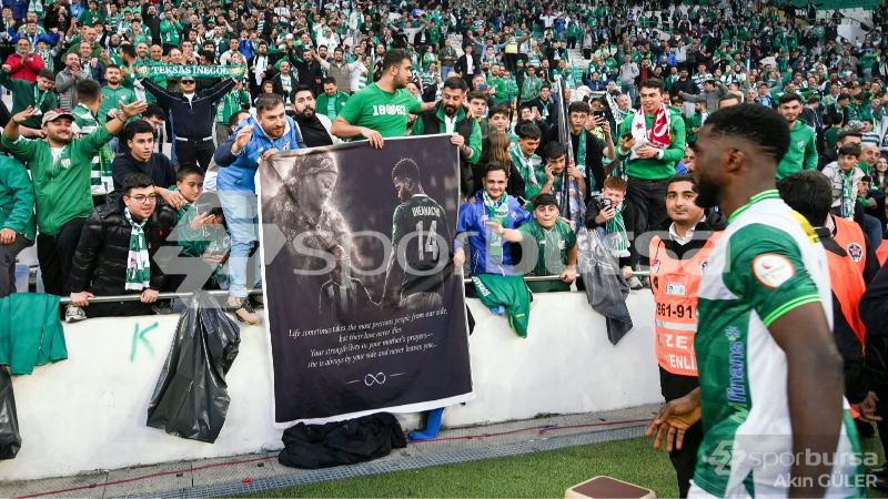Taraftardan Iheanacho’nun annesi için duygusal pankart!